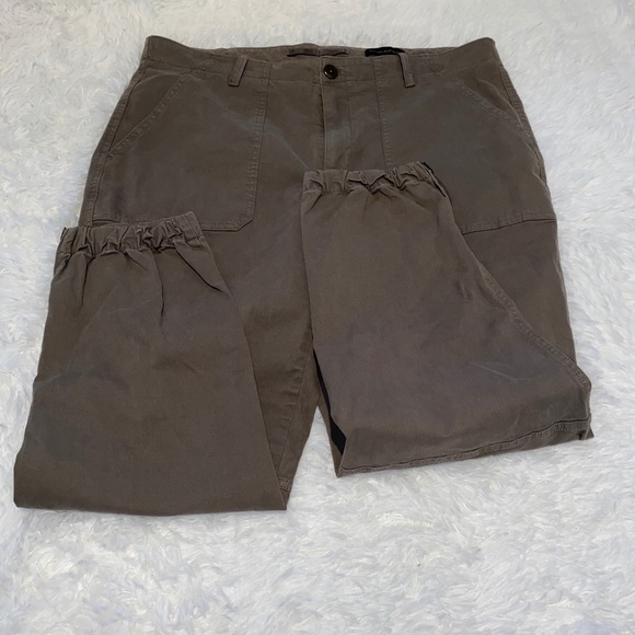 Banana Republic Pants - NWT Banana Republic Elastic zip Cropped Capri Pants